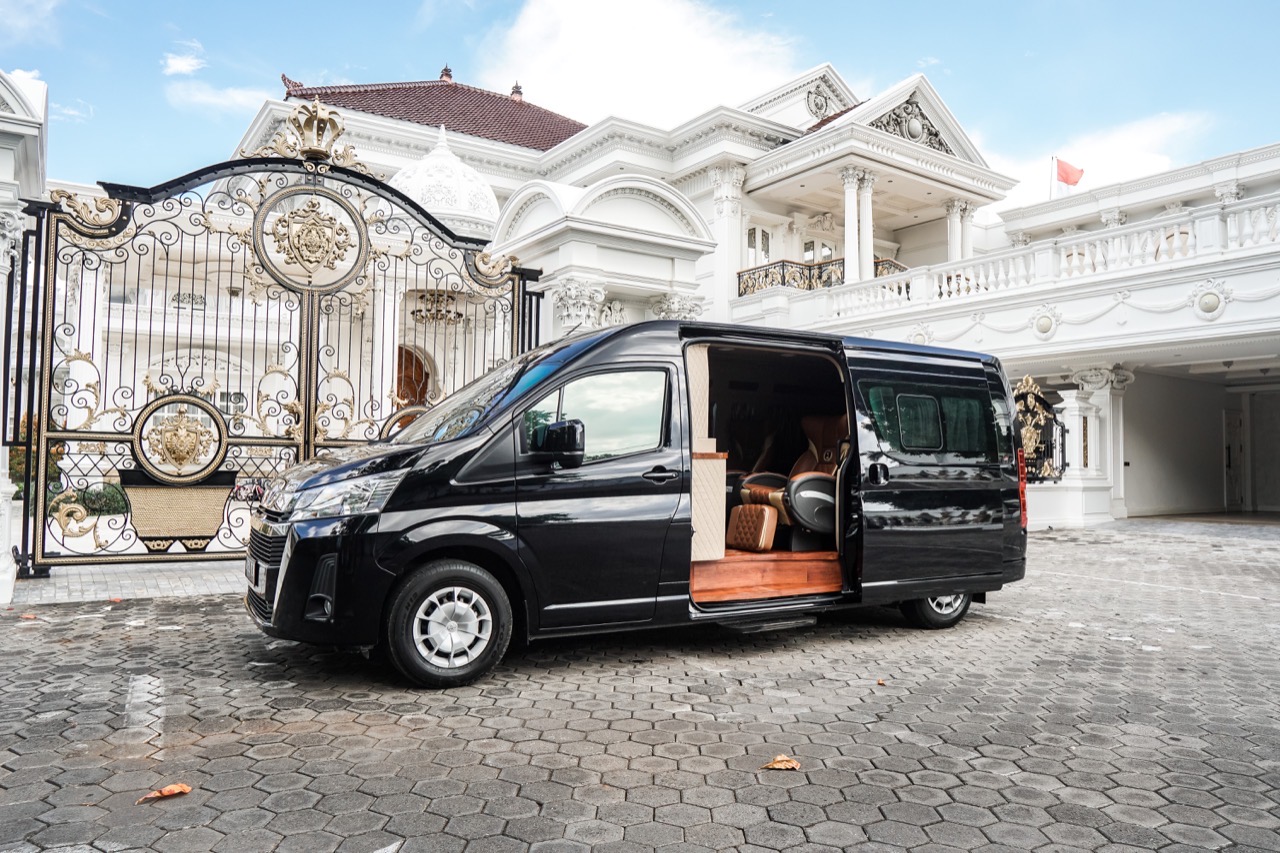 Harga Sewa Hiace Luxury Jakarta