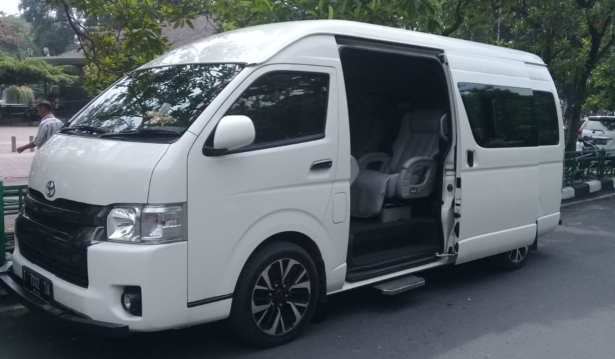 Sewa Hiace Pariwisata Jakarta