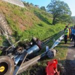 Kecelakaan Tunggal Truk Pasir Alami Rem Blong di Tol Semarang ABC, Sopir Terjepit Kabin